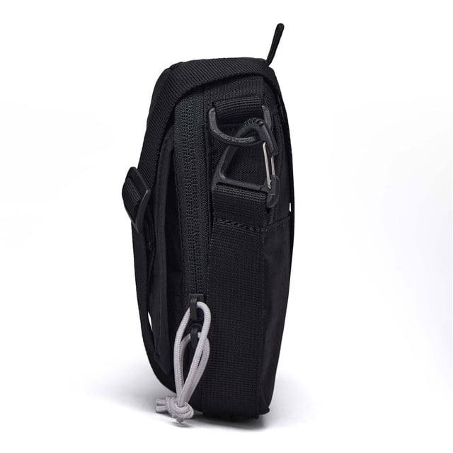 The Berghaus Logo X-Body is a versatile and convenient carry-all for valuables and small items. Featuring compartmentalized storage.Fine-tune the function depending on your preference.