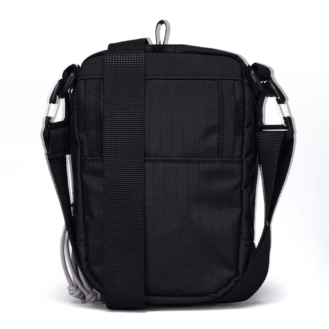 The Berghaus Logo X-Body is a versatile and convenient carry-all for valuables and small items. Featuring compartmentalized storage.Fine-tune the function depending on your preference.