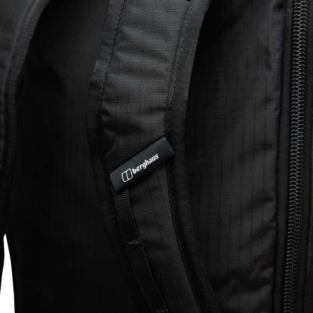 The Xodus Holdall is the ultimate bag for shifting your kit around. The Xodus Holdall is made of tougher stuff  with carbonate-coated 100% recycled nylon fabric. Throw anything you can at this travel bag. Its 360º padded grab handle makes it easy to grab the bag on the go  whilst stowable shoulder straps are ideal for carrying in comfort over longer distances.Internal pockets.Side compression which helps pack the bag down.