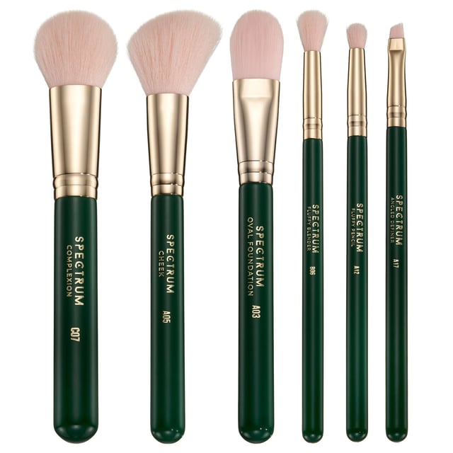 Spectrum Everyday London Travel 6 Piece Brush Set for Beauty Enthusiasts Elevate your beauty routine with the Spectrum Everyday London Travel 6 Piece Brush Set. Perfectly designed for on-the-go glamour, this versatile set includes an A03 oval foundation brush for a flawless base, a C07 complexion brush for sculpting, and an A05 cheek brush to enhance your cheeks. Blend eyeshadow effortlessly with the B06 blending brush and create defined looks with the A12 fluffy pencil. Finish your makeup with precision using the A17 angled definer for brows or eyeliner. Ideal for travel, this set is a must-have for beauty lovers.