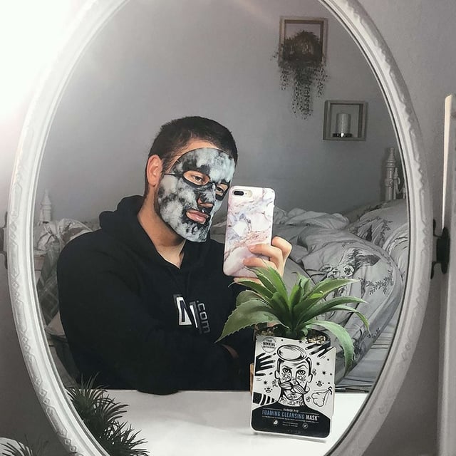 Revitalize your skin with the BARBER PRO Skin Revival Kit, specially designed for men. This charcoal-powered set deeply cleanses pores, removing toxins and fighting blackheads and breakouts. It includes a hydrating Gentlemen’s Sheet Mask, a soothing Under Eye Mask for tired eyes, a Foaming Cleansing Mask that bubbles to detoxify, and a Face Putty Peel Off Mask that unclogs pores. Experience refreshed, energized skin in just a few simple steps. Ideal for a rejuvenating skincare routine.