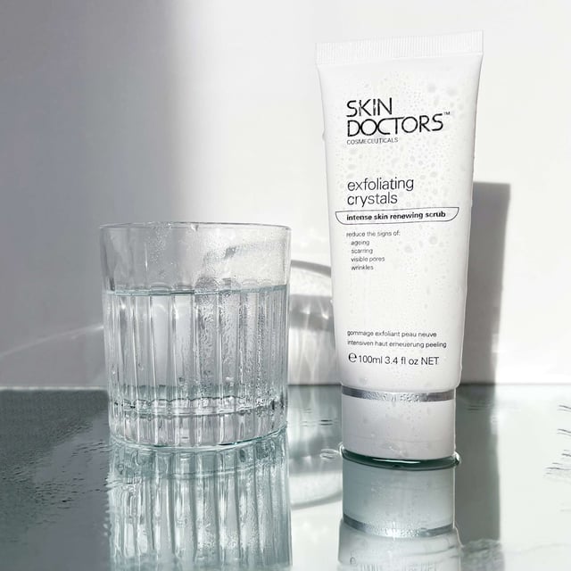 Revitalize your skin with Skin Doctors Exfoliating Crystals, designed to gently remove dead and dull skin without harsh microbeads. This advanced formula promotes a smoother skin texture and enhances your complexion from the very first use. Ideal for blemished skin, it helps reduce acne scars and age spots while illuminating your overall appearance. Enriched with Australian Tea Tree Oil, known for its antibacterial properties, these crystals effectively clear clogged pores. For best results, apply 1-2 times a week and follow with your favorite Skin Doctors treatment cream.
