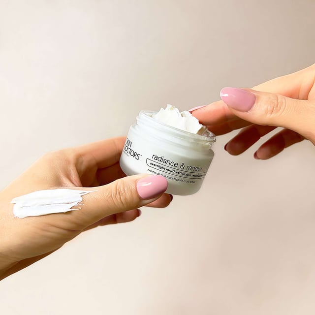 Transform your skin overnight with Skin Doctors Radiance & Renew Multi-Active Resurfacing Cream. This powerful, one-step treatment gently exfoliates the top layer of dead skin, revealing a youthful and radiant complexion. Ideal for addressing signs of aging, uneven skin texture, pigmentation, and blemishes, this cream utilizes a blend of alpha and beta hydroxy acids for a professional-grade resurfacing effect. Designed for all skin types, simply apply a thin layer before bed and wake up to rejuvenated skin. Experience the difference in your skin's clarity and brightness.