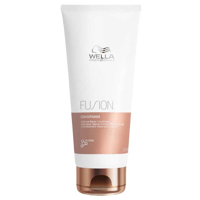 Transform your hair with Wella Professionals Fusion Intense Repair Conditioner. This 200ml treatment is formulated with Silk Steel Fusion Technology to repair damaged hair fibers at macro and micro levels. Enriched with Silk Amino Acids and Micronized Lipids, it protects against breakage, providing a smooth finish. The Metal Purifier safeguards your hair from harmful metals in water. For best results, apply to damp, clean hair, leave for 30 seconds, and rinse thoroughly. Pair with Fusion Intense Repair shampoo and hair mask for optimal care.