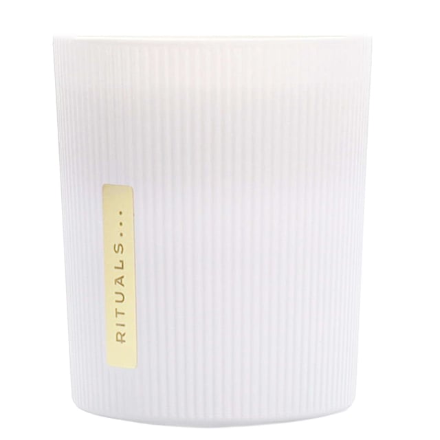 Transform your space with the Rituals Karma Scented Candle, a 290g delight that infuses your home with positive energy. This invigorating candle features a bright blend of bergamot and lemon, enhanced by the cheerful notes of orange flower and lilac, creating an atmosphere of joy and well-being. Enjoy up to 50 hours of burn time, making it perfect for any occasion. Vegan-friendly, this candle is a wonderful addition to your home decor. Remember to never leave burning candles unattended and keep them away from children and pets.