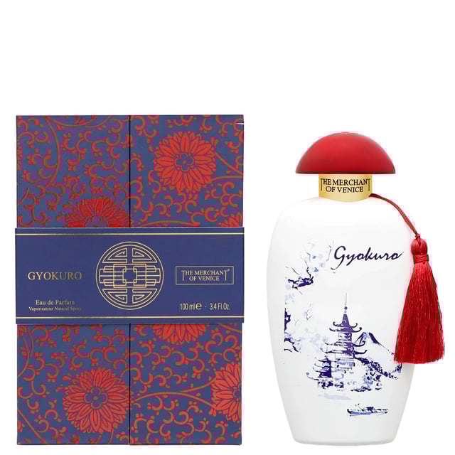 Embark on an enchanting olfactory journey with the Venezia & Oriente Gyokuro Eau de Parfum Spray. This exquisite fragrance begins with a radiant fusion of floral and fruity notes, uplifted by a hint of intriguing black pepper. Experience a vibrant opening featuring Neroli and exotic fruits that awaken your senses. The heart reveals the refreshing essence of Gyokuro tea, delicately combined with Lotus Flower, Peach, and Tuberose. Finally, a warm base of Ambergris, Sandalwood, and Vetiver leaves a lasting impression.