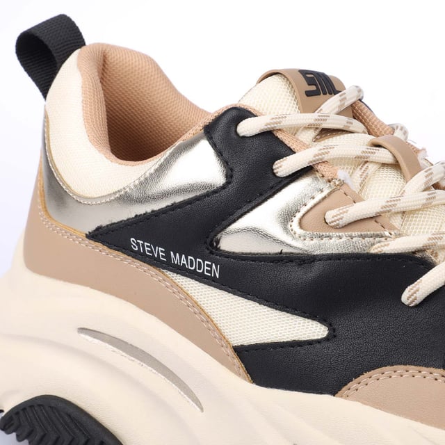 Mesh upper.Lace up fastening.Logo-debossed heel studs.Pull tabs.Designer logos.Chunky rubber soles.