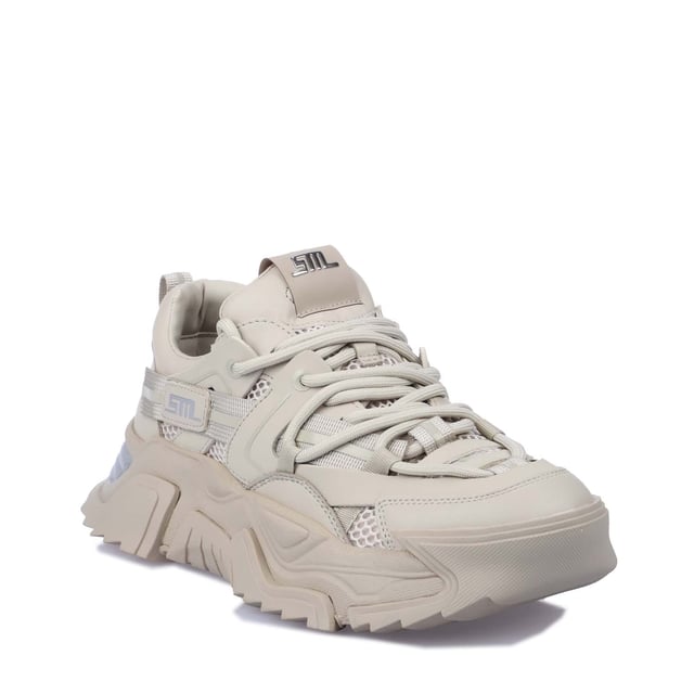 Lace up fastening.Pull tab.Padded tongue.Signature Steve Madden branding.Textured grip tread.Durable rubber outsole.