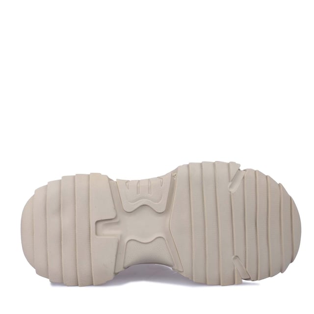 Lace up fastening.Pull tab.Padded tongue.Signature Steve Madden branding.Textured grip tread.Durable rubber outsole.