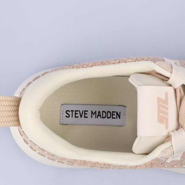 Synthetic and Textile upper.Lace up fastening.Waffle weave overlay and top stitching around the welt.Rubber sole.