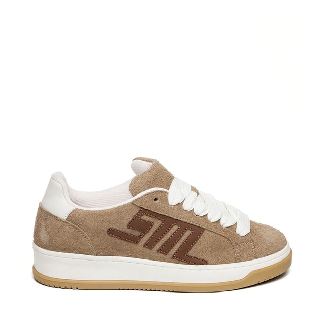Suede upper.Lace up fastening.Leather insole.Rubber sole.