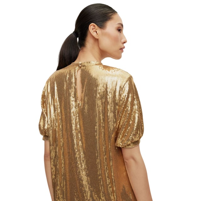 Futtermaterial (%): 100% Modal. Design: Pailletten. Gewebe: Trikot, Stretch. Futterstoff: Weich. Passform: Lose. Knopf im Rücken. Rundhalsausschnitt. Puffärmel, Kurzärmlig. Länge: Unter dem Knie. Rücken: Tropfenausschnitt. Bündchen: Anliegend.