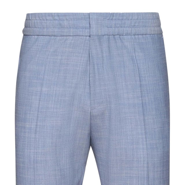 74% Schurwolle, 22% Polyester, 4% Elastan. Design: Kreuzschraffur, Gemustert. Zum Einrasten, Hosenschlitz mit Reißverschluss. Gewebetechnik: Flexibel. Taschenart: Zwei Seitentaschen, Eingefasst. Taille: Elastisch. Passform: Schmal.