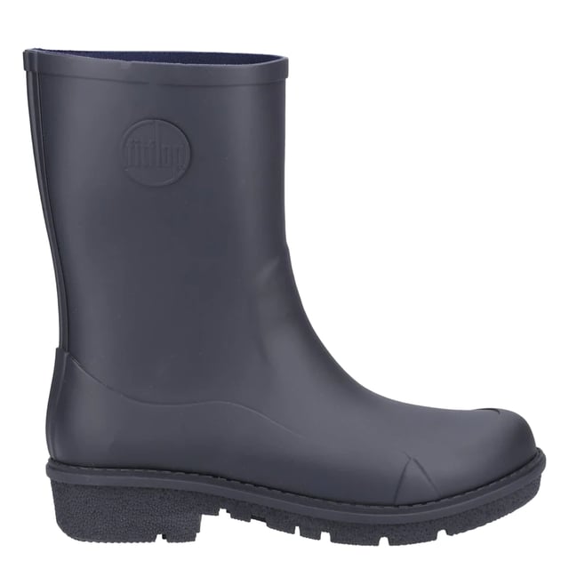 FitFlop - Damen Gummistiefel "Wonderwelly" (Mitternachtsblau) Marke: FitFlop. Obermaterial: Gummi. Futterstoff: Polyester. Laufsohle: Gummi. Gewebetechnik: Flexibel, Ultra-Leichtgewicht, Wasserfest. Absatz: Flach. Wadenhoch. Design: Logo, Unifarben. Zehenstil: Rund. Zum Anschlüpfen.