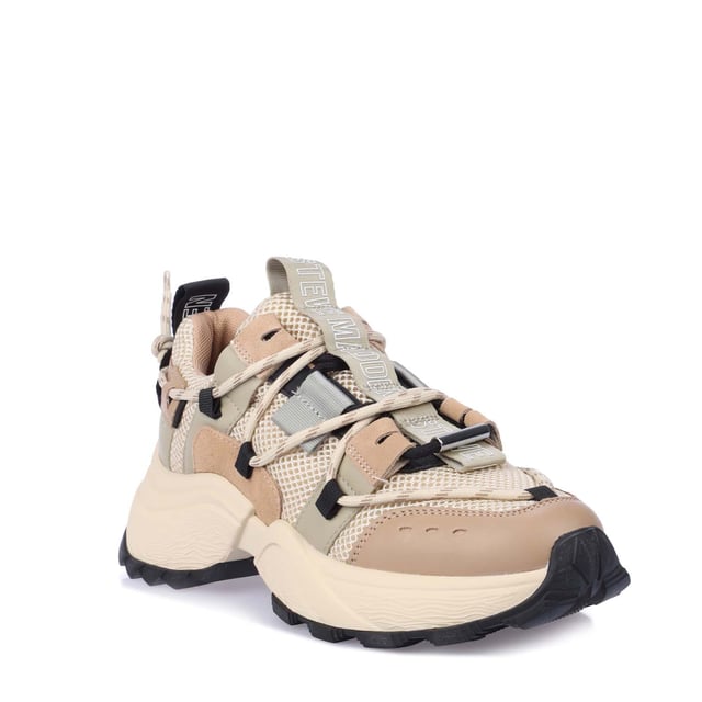 Textile upper.Functional shoelaces provide stability.Flat heel.Oval toe.Comfortable insole made of textile.Flexible outsole.