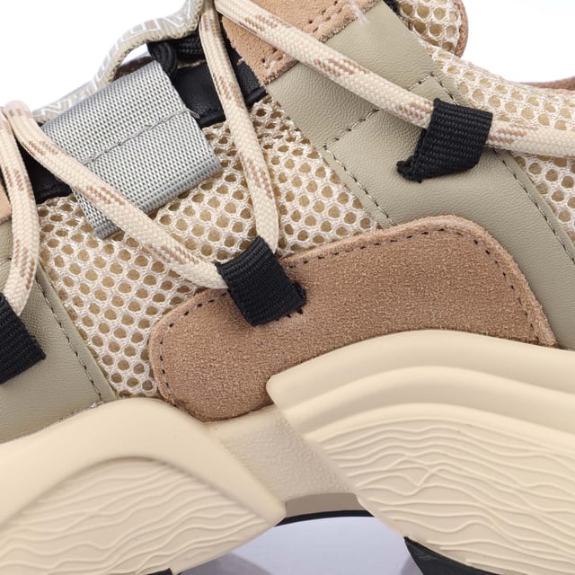 Textile upper.Functional shoelaces provide stability.Flat heel.Oval toe.Comfortable insole made of textile.Flexible outsole.
