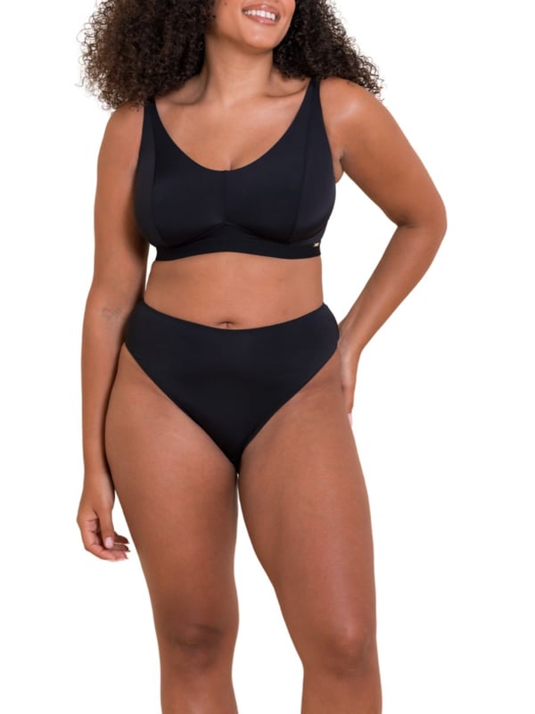 Curvy Kate Zen Non-Wired Bralette. Non-wired non padded soft cup bra with a soft and breathable clean-cut fabric, a subtle plunge neckline, deep ribbed underband and stretch fit dual sized cups. Product is recommended as hand wash only.