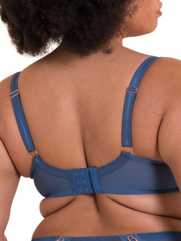 Curvy Kate Scantilly Suspense Plunge Bra. Underwired non-padded plunge bra with sheer mesh cups, satin panels and rose gold hardware. This product is recommended as hand wash only.