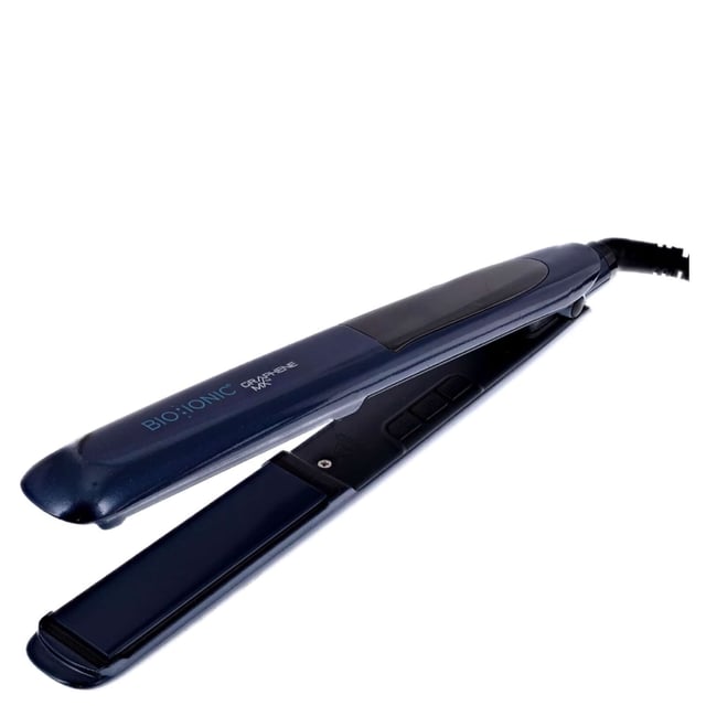 Bio Ionic Graphene MX 1" Moisturizing Heat Styling Iron for Healthy Hair Transform your hair styling routine with the Bio Ionic Graphene MX 1" Moisturizing Heat Styling Iron. Designed to deliver exceptional results, this innovative styling tool features advanced Graphene MX technology that ensures consistent and even heat distribution, minimizing hair breakage. Infused with a unique mineral complex, it penetrates each strand, sealing the cuticle for maximum shine and protection. Ideal for achieving smooth, sleek styles without compromising hair health, this styling iron is a must-have for anyone seeking beautiful, vibrant hair.
