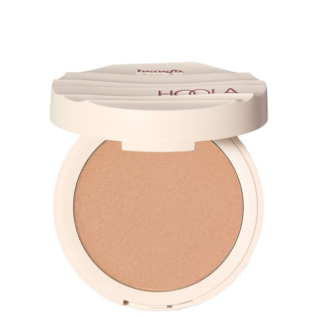Transform your beauty routine with Benefit Hoola Wave Light Cream Bronzer. This luxurious cream bronzer gives you a sun-kissed glow without the need for a beach vacation. Its buttery-soft texture glides on effortlessly, blending seamlessly for a natural finish. Enriched with nourishing jojoba seed oil, shea butter, and avocado oil, it hydrates your skin while providing a long-lasting, waterproof, and smudge-proof formula. Available in multiple shades, this bronzer is perfect for any skin tone. Achieve a radiant, bronzed look that lasts up to 12 hours with Benefit Hoola Wave.