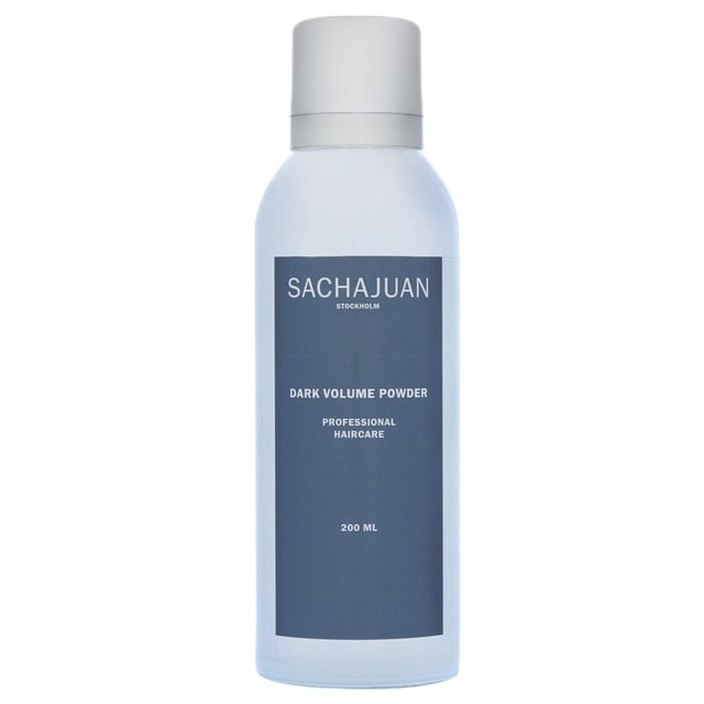 Discover the SACHAJUAN Dark Volume Powder, expertly crafted with Ocean Silk Technology to enhance the beauty of your hair. This innovative styling powder is formulated specifically for dark hair, providing exceptional volume and a matte finish. It nourishes your locks while delivering a boost of structure, making it perfect for both long and short hairstyles. Simply shake, spray onto dry hair from 10cm away, and enjoy effortless styling between washes. Vegan, cruelty-free, and free from parabens, this 200ml powder is a must-have for your hair care routine.
