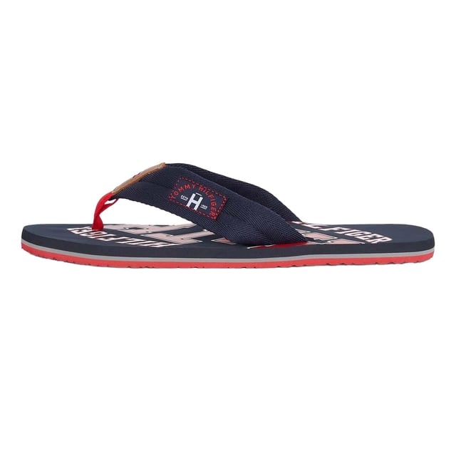 Obermaterial: Synthetischer Stoff. Marke: Tommy Hilfiger. Futterstoff: Synthetischer Stoff. Laufsohle: Gummi. Absatz: Flach. Design: Logo. Zehenstil: Pfosten. Zum Anschlüpfen.