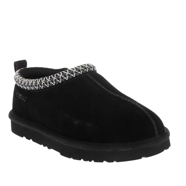 Bovenstuk: Koe Suede Leer. Voering: Schapenvacht. Binnenzool: Schapenvacht. Buitenzool: EVA, Rubber. Stoftechnologie: Duurzaam, waterbestendig. Treklipje. Platte Hak. Snijden: Laag gesneden. Ontwerp: Contrasterende details, Logo. Teenstijl: Rond. Sluiting: Slip-on.