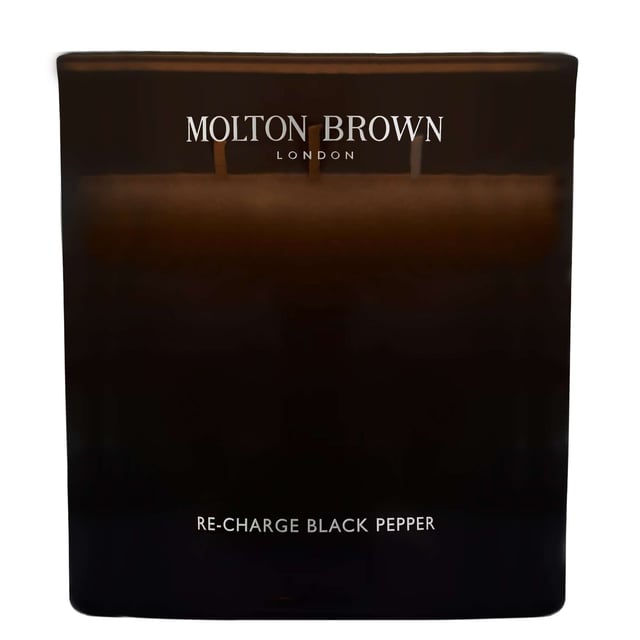 Indulge your senses with the Molton Brown Re-Charge Black Pepper Candle, a captivating home fragrance launched in 2015. This exquisite 600g candle features an aromatic blend that opens with invigorating top notes of black pepper, lemon, and ginger. The heart reveals a sophisticated mix of coriander, basil, and violet leaf, while the base is enriched with earthy vetiver, oakmoss, and luxurious ambergris. Perfect for creating a warm and inviting atmosphere, this cruelty-free candle is a must-have for any home fragrance enthusiast.