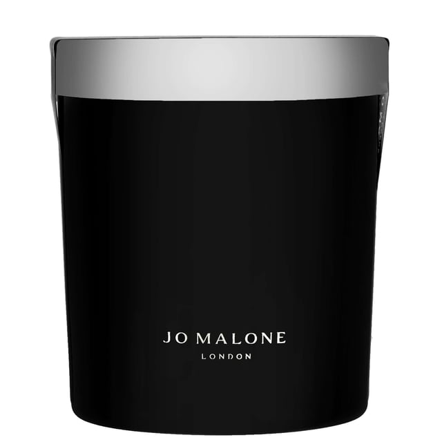 Experience the captivating aroma of the Jo Malone Dark Amber & Ginger Lily Candle. This luxurious 200g candle features an enchanting blend of amber and woody notes. The fragrance opens with a smoky top note of Black Cardamom, complemented by a floral heart of Black Orchid, and rounded off with a warm base note of Kyara Incense. Perfect for creating a soothing atmosphere in any space, this candle is a must-have for fragrance lovers. Please note that packaging may vary and matches are not included.