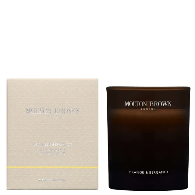Experience the enchanting aroma of the Molton Brown Orange & Bergamot Candle, a luxurious addition to your home. Launched in 2015, this exquisite candle features a vibrant blend of citrus notes, including fresh orange, bergamot, and mandarin at the top, with a heart of neroli, cardamom, and galbanum. The warm base notes of musk, ylang-ylang, and cedarwood create a soothing ambiance. This cruelty-free candle is perfect for gifting or enhancing your own space, ensuring a delightful sensory experience.