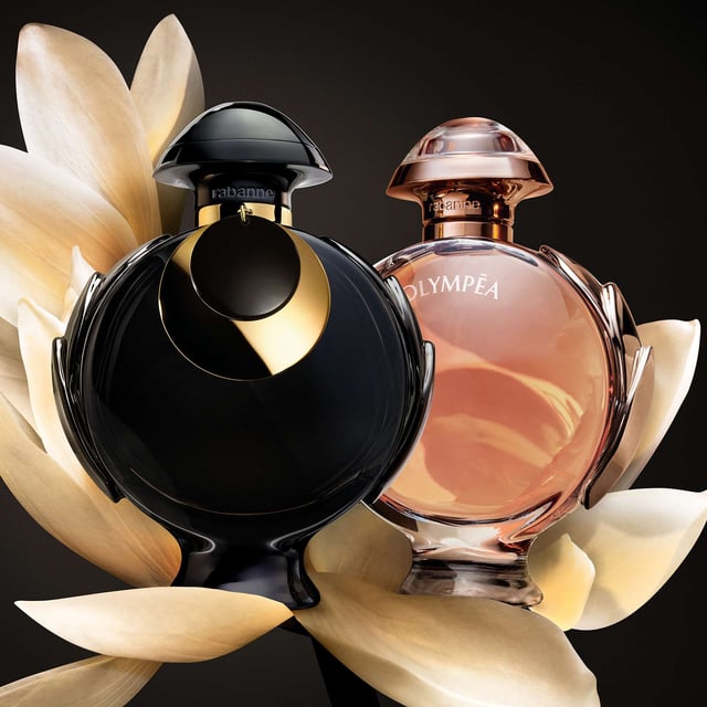 Experience the enchanting allure of Rabanne Olympéa Absolu Eau de Parfum, a captivating fragrance designed for the modern woman. This 80ml perfume embodies a fusion of floral, gourmand, and fruity notes that create an intense aroma. Picture yourself on a volcanic beach at night, illuminated by the glow of your femininity. The fragrance features luminous apricot, sumptuous jasmine absolute, and a warm embrace of addictive vanilla, evoking the essence of a goddess. Perfect for evening wear, this perfume is a must-have for those who dare to shine.