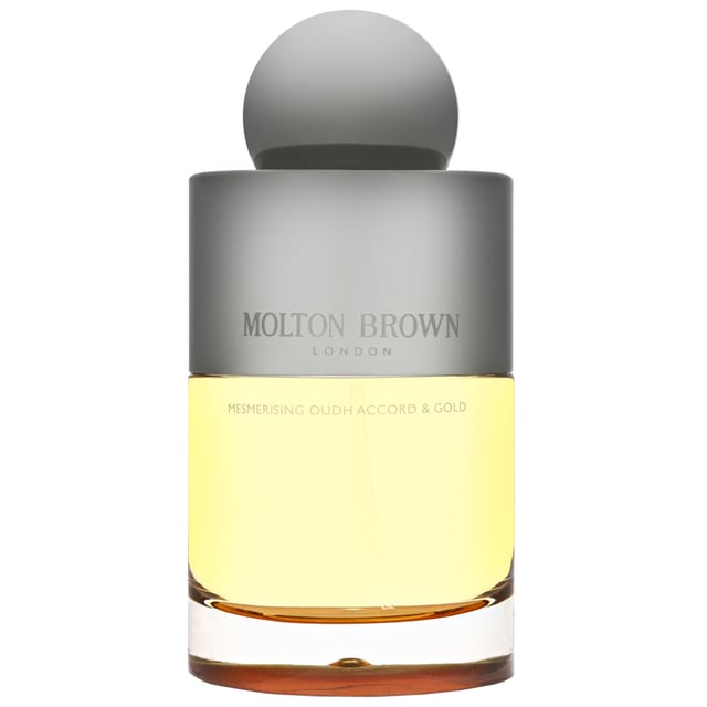 Molton Brown Mesmerising Oudh Accord & Gold Unisex Eau de Toilette Spray 100ml Discover the enchanting scent of Molton Brown Mesmerising Oudh Accord & Gold Eau de Toilette Spray, a luxurious fragrance that captivates the senses. Launched in 2015, this unisex perfume features an intriguing blend of spicy top notes including cinnamon leaf, nutmeg, and bergamot. The heart reveals rich elements of elemi, myrrh, and black tea, while the base notes of oudh, vetiver, and honey provide a warm, inviting finish. Indulge in this cruelty-free fragrance and elevate your scent collection.
