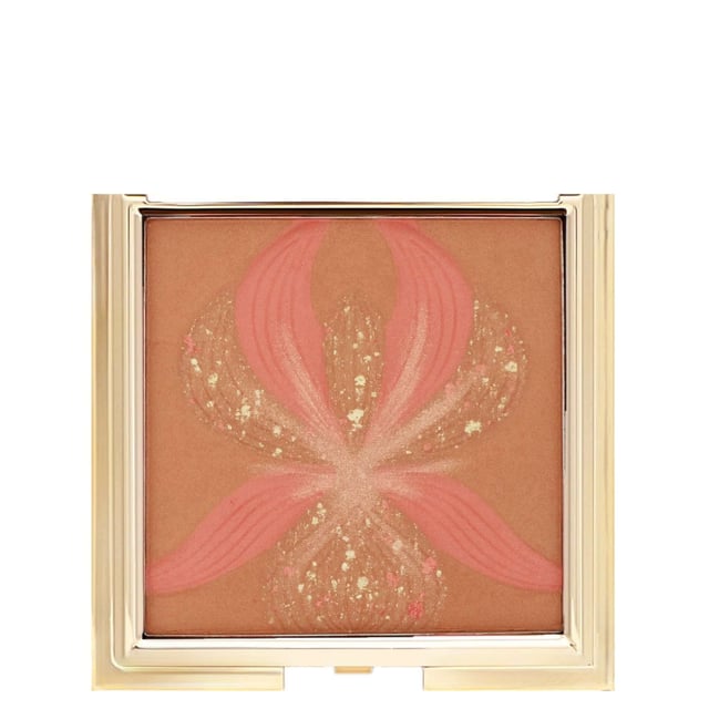 Elevate your makeup game with the Sisley L'Orchidée Highlighter Blush in Corail / Orange. This luxurious blush is designed to enhance your complexion with a vibrant layer of color, offering a sheer and luminous finish. Featuring a unique blend of three complementary shades, it utilizes micronized pigments for an immediate brightening effect while evening out your skin tone and sculpting your face beautifully. Perfect for women seeking a flawless, radiant look, this 15g blush is a must-have in your cosmetics collection.