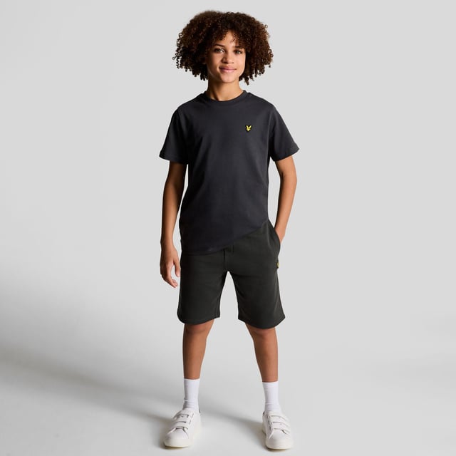 Elasticated waistband.Two side pockets.Back pocket.Embroidered branding.Regular fit.