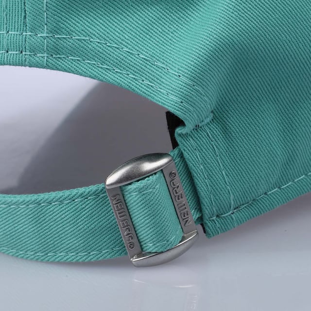 New Era Core 9FORTY Los Troncos Cap in turquoise.- Adjustable metal closure.- Curved visor.- Contoured crown.- Embroidered New Era flag at left.- Embroidered Celtic crest.- 100% Cotton.- Ref: 60603648