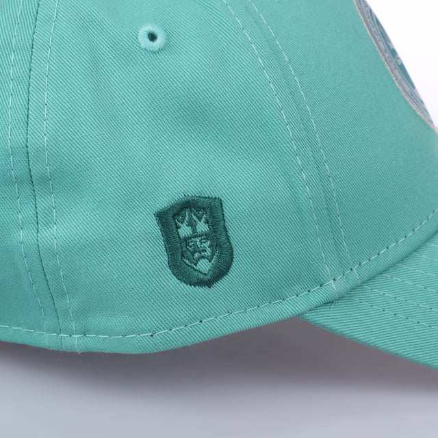 New Era Core 9FORTY Los Troncos Cap in turquoise.- Adjustable metal closure.- Curved visor.- Contoured crown.- Embroidered New Era flag at left.- Embroidered Celtic crest.- 100% Cotton.- Ref: 60603648