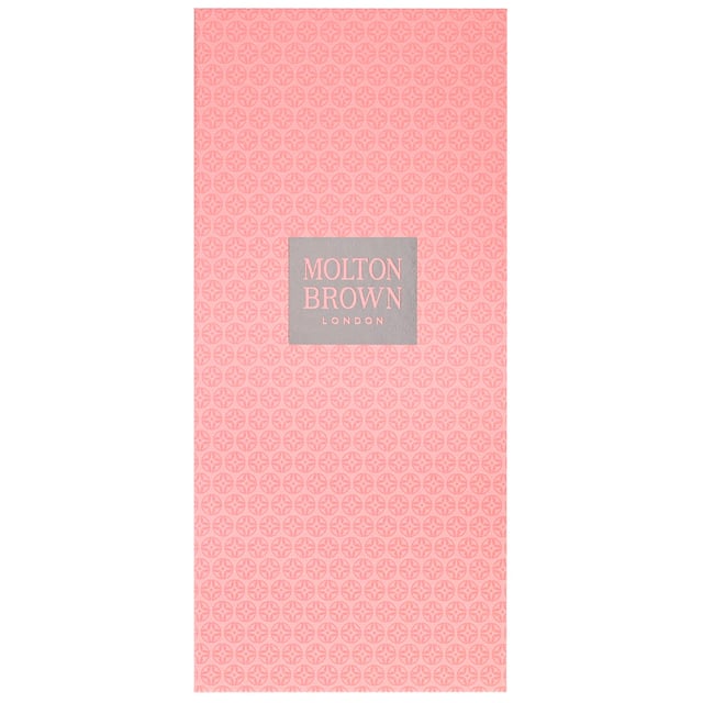 Molton Brown Delicious Rhubarb & Rose Fragrance Diffuser - 150ml Transform your space with the Molton Brown Delicious Rhubarb & Rose Aroma Reeds. This luxurious diffuser creates a welcoming atmosphere filled with delightful gourmand fragrances. Experience the invigorating notes of grapefruit, yuzu, and lemongrass that awaken the senses, followed by the sweet heart of rhubarb, rose, and spearmint. The warm base of vanilla, musk, and spun sugar provides a comforting finish. Simply let the reeds absorb the scented oil and place them in a central location to enjoy the captivating aroma. Elevate your home with this cruelty-free, elegant diffuser.