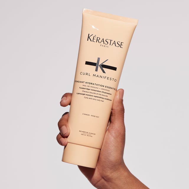 Discover the ultimate moisture boost for your curls with Kérastase Curl Manifesto Fondant Hydratation Essentielle. This lightweight conditioner, enriched with Manuka Honey and Ceramide, provides essential hydration for curly hair without weighing it down. Experience beautifully defined curls that are easy to detangle and full of life. Perfect for reducing frizz and enhancing elasticity, this conditioner is a must-have for your hair care routine.