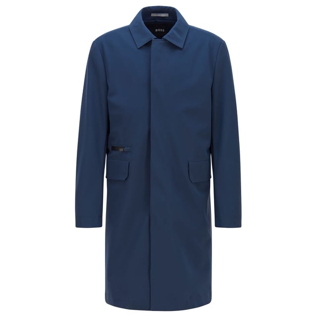 Cutaway collar.Front button fastening.2 front flap pockets.Regular fit.