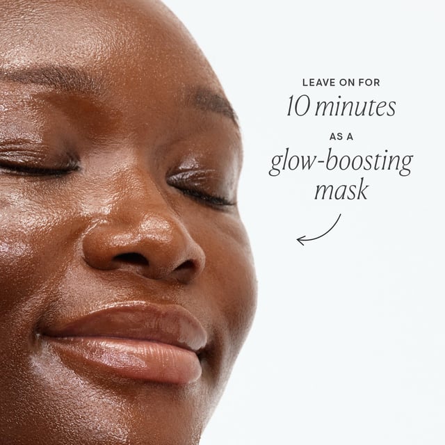 Experience the ELEMIS Pro-Collagen Green Fig Super Cleansing Balm, a 100g indulgence for your skin. This limited-edition balm features a unique Green Fig aroma and transforms through three textures: a nourishing balm, luxurious oil, and hydrating milk. Infused with Fig, Raspberry, and Bergamot scents, it embodies a Mediterranean summer evening. Perfect for daily cleansing or as a weekly mask, crafted with sustainably sourced ingredients to care for your skin and the planet.