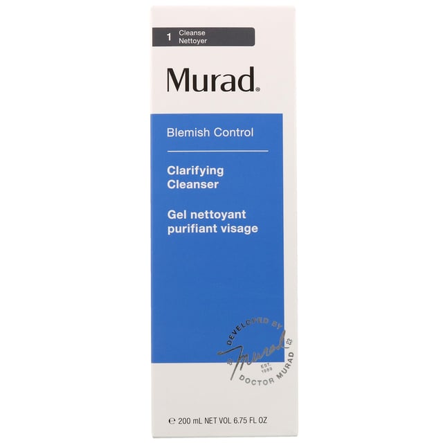Entdecken Sie den Murad Blemish Control Clarifying Cleanser, einen täglichen Gelreiniger, der speziell für fettige und unreinere Haut entwickelt wurde. Diese kraftvolle Formel bekämpft effektiv Unreinheiten, minimiert Makel und hilft, Akne und Hautausschläge vorzubeugen. Angereichert mit antioxidativem grünem Extrakt dringt sie tief in die Poren ein, um abgestorbene Hautzellen, überschüssigen Talg und Bakterien zu entfernen und Ihre Haut erfrischt und verjüngt zu hinterlassen. Verwandeln Sie Ihre Reinigungsroutine: Tragen Sie eine kleine Menge auf die feuchte Haut auf, schäumen Sie sanft und spülen Sie gründlich ab für einen sauberen, gesunden Teint. Perfekt für Frauen, die eine klarere Haut suchen.