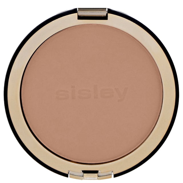 Discover the Sisley Phyto-Poudre Compacte, a luxurious sheer powder designed for women. This elegant powder provides a flawless matte finish while effectively absorbing excess sebum. Its ultra-fine texture ensures smooth application, allowing color to glide effortlessly over your skin while maintaining moisture throughout the day. Enriched with nourishing wood mallow, camellia, and linden blossom, it softens and protects the skin's surface, making it an essential addition to your cosmetics collection. Weighing 66 grams, this new product is perfect for enhancing your beauty routine.