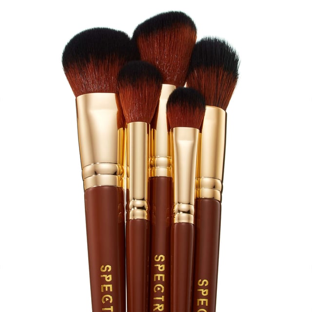 Achieve a stunning makeup look with the Spectrum Pantherine 5 Piece Face Brush Set. This essential set features silky-soft bristles designed to create a flawless base. Included are two foundation brushes for achieving both a light, dewy finish and full coverage, an angled cheek brush perfect for contouring or applying blush, a mini paddle brush ideal for setting powder, and a tapered fluffy brush for highlighting. With elegantly tapered glossy caramel handles and shiny gold ferrules, this set combines functionality with style, making it perfect for every makeup enthusiast.