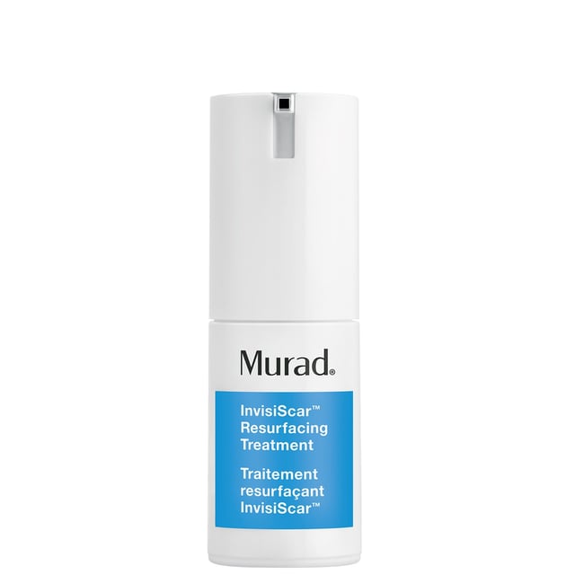 Verwandeln Sie Ihre Haut mit Murads InvisiScar Resurfacing Treatment, das speziell zur Bekämpfung von Narben sorgt. Diese samtige Behandlung füllt eingezogene Narben auf und ist klinisch nachgewiesen, dass sie die Narbengröße, -tiefe und -verfärbung innerhalb von 8 Wochen reduziert. Angereichert mit BHA für sanfte Peeling-Effekte, kombiniert es gereinigte Centella Asiatica und Vitamin C, um die Strahlkraft Ihrer Haut zu verbessern und einen gesünderen Teint zu fördern. Ideal für zu Unreinheiten neigende Haut, hilft es, Textur und Farbe wiederherzustellen. Für optimale Ergebnisse morgens und abends auftragen und tagsüber Murad Sonnenschutz verwenden.