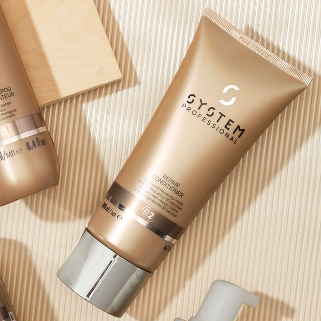 Revitalize your hair with System Professional Repair R2 Conditioner, designed specifically for women with weak and brittle hair. This ultra-fast conditioning treatment delivers professional results in just 30 seconds, restoring strength and manageability to color-treated and damaged locks. Enjoy enhanced smoothness and easier combing while deeply nourishing your hair fiber. To use, simply apply a coin-sized amount to towel-dried hair, comb through, and rinse after 30 seconds. Transform your hair care routine with this essential product for healthy, vibrant hair.
