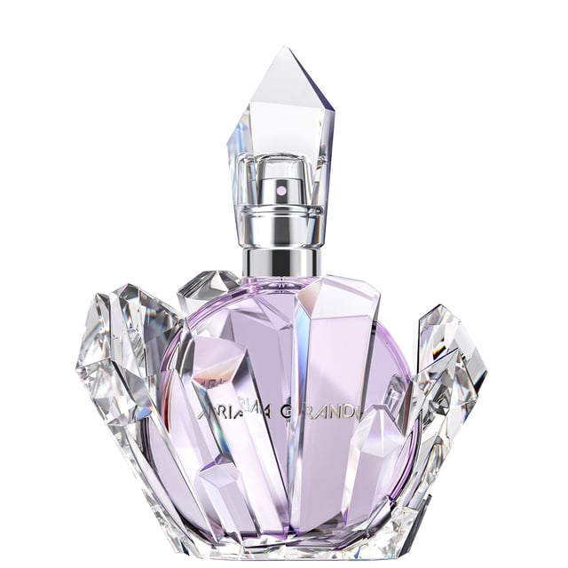 Discover the enchanting Ariana Grande R.E.M. Eau de Parfum Spray, a captivating floral fragrance designed for women. This 50ml perfume opens with a delightful blend of sweet quince, fig, marshmallow, and salted caramel, creating a unique gourmand experience. The heart features fresh pear and lavender blossoms, adding a touch of floral elegance. Finally, the base notes of tonka bean, sandalwood, and white musk provide a warm and inviting finish. Perfect for those who dare to dream, this new fragrance embodies cosmic wonder and femininity.