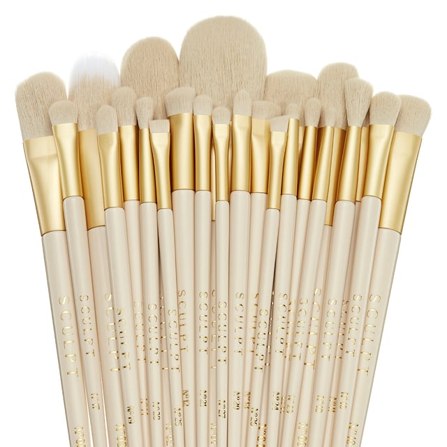 Elevate your beauty routine with the Spectrum Sculpt 30 Piece Professional Makeup Brush Set, crafted in collaboration with renowned makeup artist Ash K Holm. This luxurious set features 30 meticulously designed brushes made from high-quality materials. Each brush is hand-measured for balance, while the elegant FSC wood handles and premium Luxture synthetic fibres ensure durability. Encased in a stylish tube bag, this brush set is perfect for artists and beauty enthusiasts, providing essential tools for stunning looks.