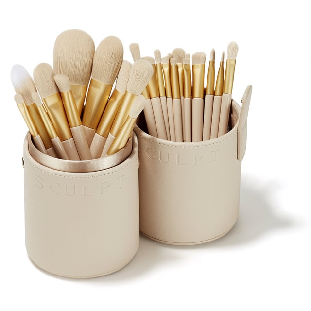 Elevate your beauty routine with the Spectrum Sculpt 30 Piece Professional Makeup Brush Set, crafted in collaboration with renowned makeup artist Ash K Holm. This luxurious set features 30 meticulously designed brushes made from high-quality materials. Each brush is hand-measured for balance, while the elegant FSC wood handles and premium Luxture synthetic fibres ensure durability. Encased in a stylish tube bag, this brush set is perfect for artists and beauty enthusiasts, providing essential tools for stunning looks.