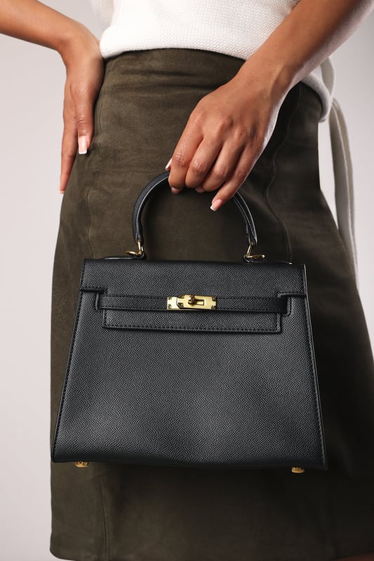 Elevate your everyday ensemble with this Lluvia Top Handle Satchel Mini Tote Bag, a timeless choice for modern elegance. Featuring a structured silhouette and refined grain-textured finish, this handbag blends style and practicality effortlessly. The polished gold-tone turn-lock closure adds a touch of sophistication. Ideal for work or weekend outings, it’s compact yet roomy enough for your essentials. Key Features: • Material: Textured faux leather with contrast stitching • Dimensions: 25cm (L) x 20cm (H) x 11cm (W) • Fastening: Gold-tone turn-lock flap closure • Detail: Minimalist top handle design with structured base and sleek finish 