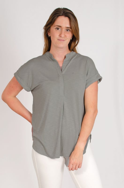 This top is the perfect everyday piece for your summer wardrobe. Made in a soft, breathable jersey fabric; the pleat front and curved hem create a stylish, flattering silhouette. Pair it with jeans and flats for a casual-cool look, or dress it up with trousers and heels for the office. It's the versatile wardrobe staple you'll reach for time and time again.
Marl Jersey Viscose Fabric
Mandarin Collar
26" Shoulder to Hem
Short Sleeve
Sizing: As expected
Fit: Relaxed.